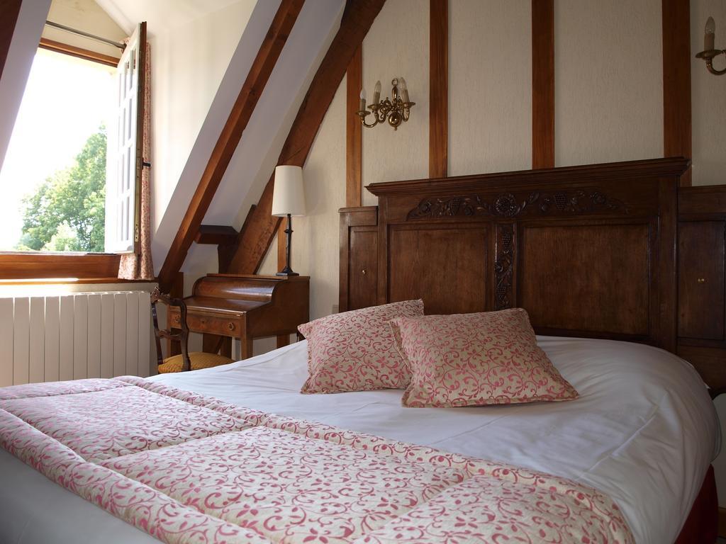 Hotel Le Manoir De Mathan Crepon A La Campagne 5 Mn D'Arromanches Et 10 Mn De Bayeux Værelse billede